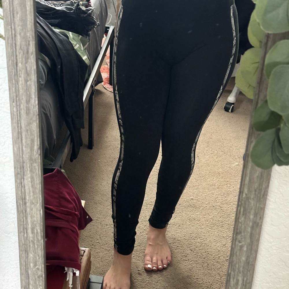 Black Leggings with Side Stripe